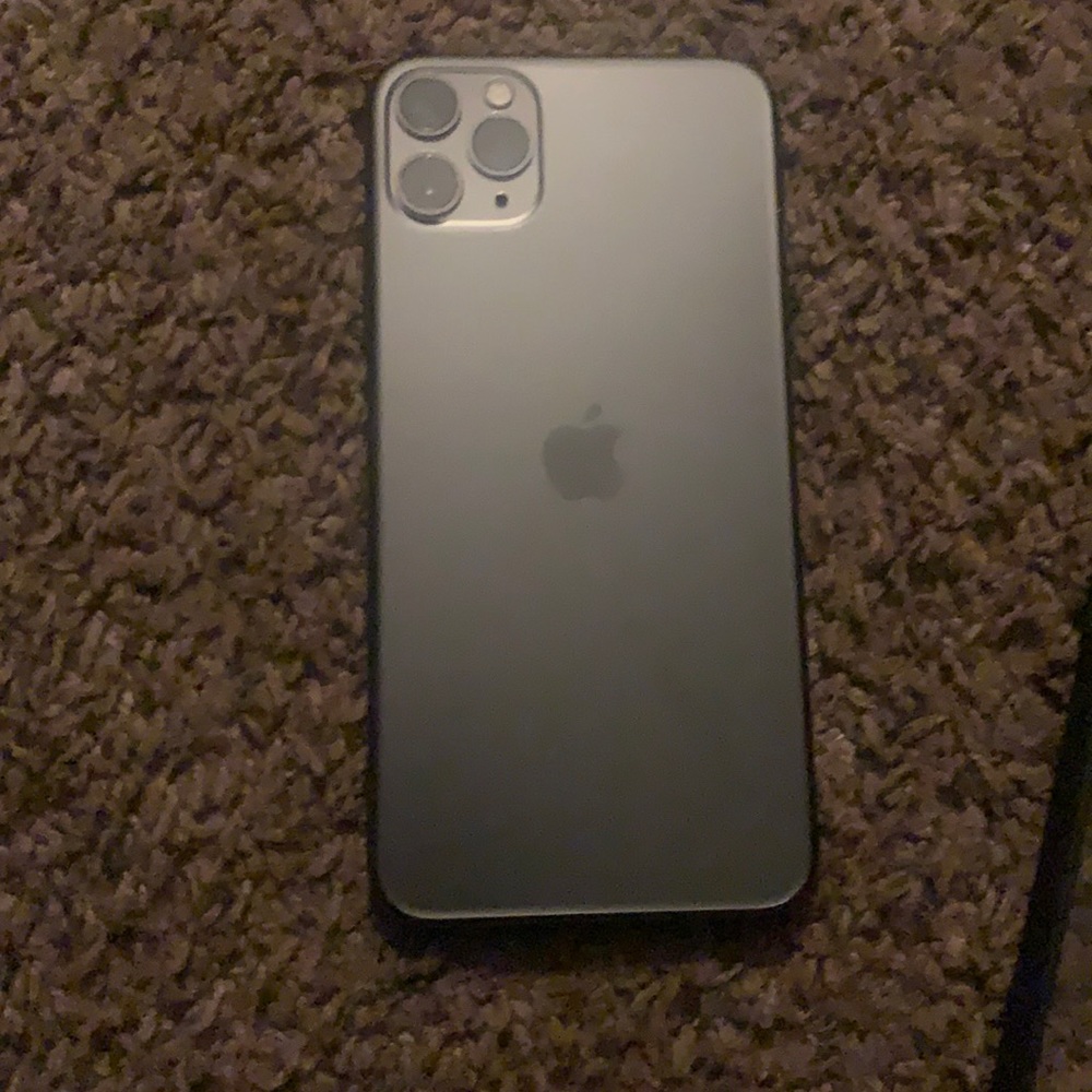 iPhone 11 promax - Picture 1 of 2